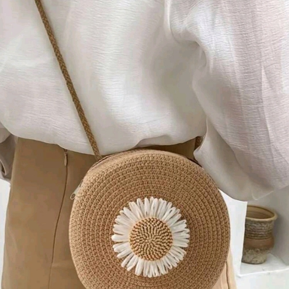 Minimalist Round  Straw ‎ Bag with Daisy Embroidery Handmade Boho Style